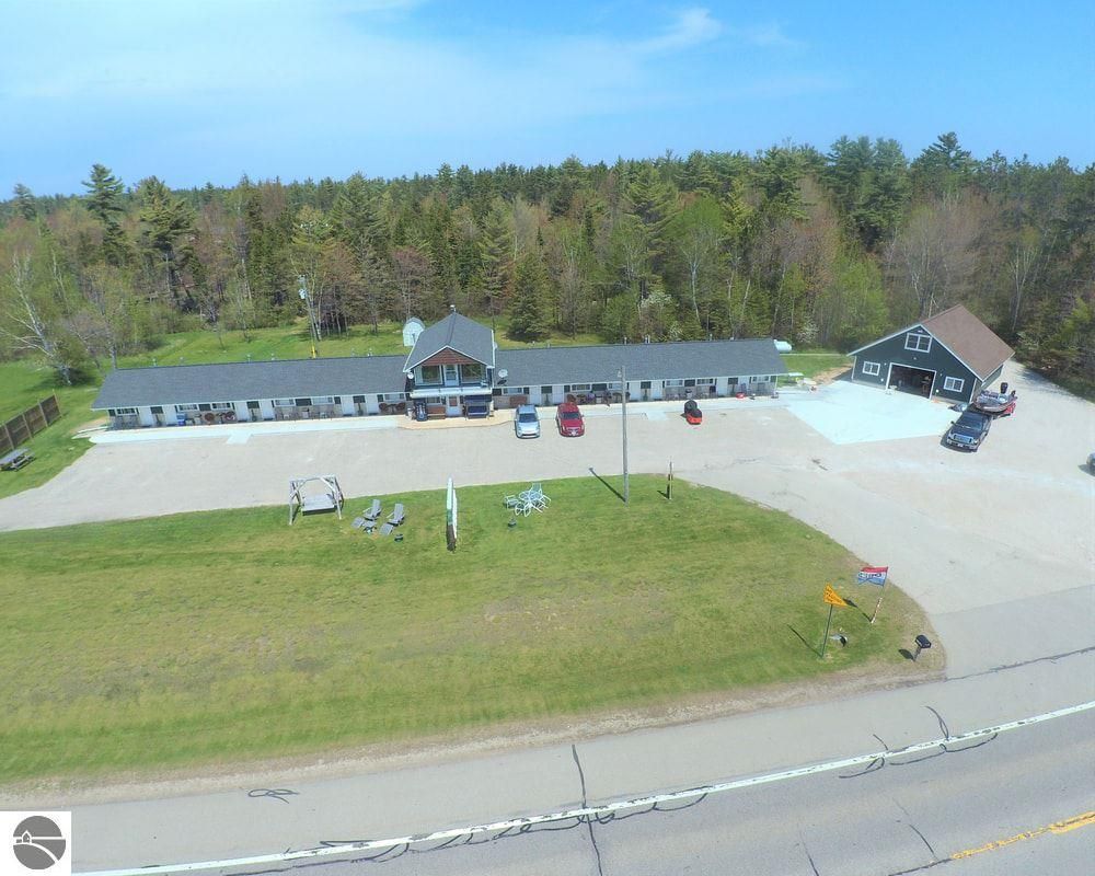 16086 Us Hwy 2, Cooks, MI 49817